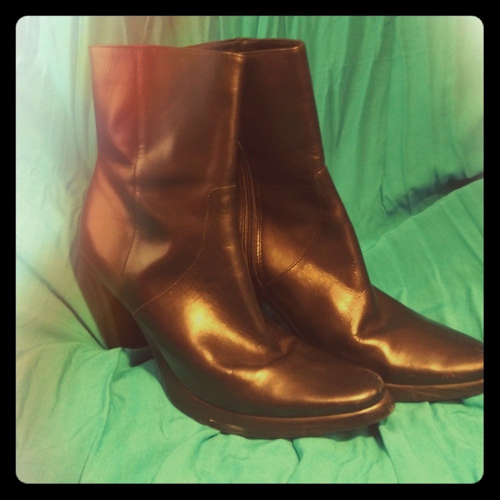 Sketchers 6" boots